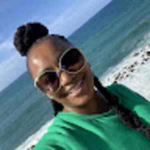 Meet your Posher, Monique